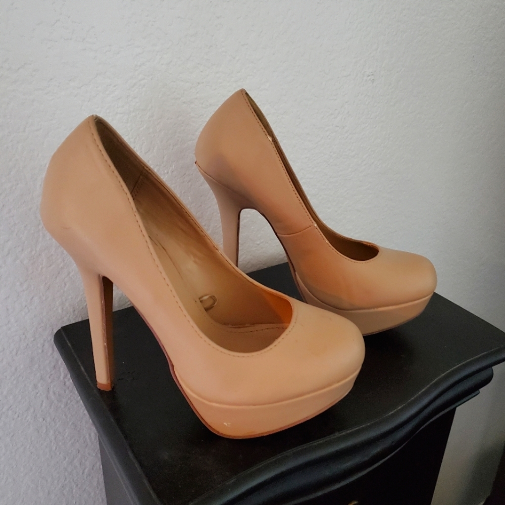 Size 7 nude heels